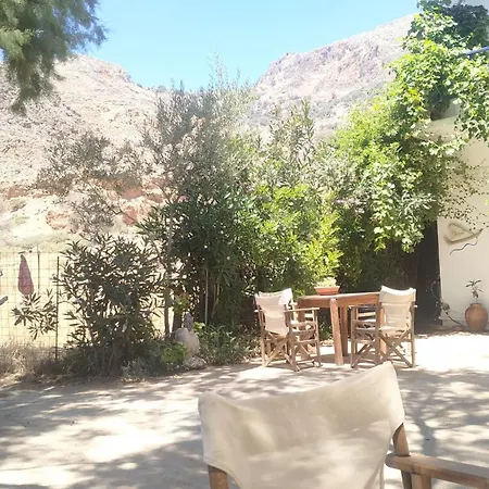 Georgoshouse Lykos Sfakia فندق